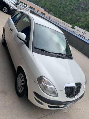 LANCIA Ypsilon 1.2 69 CV Diva NEOPATENTATI