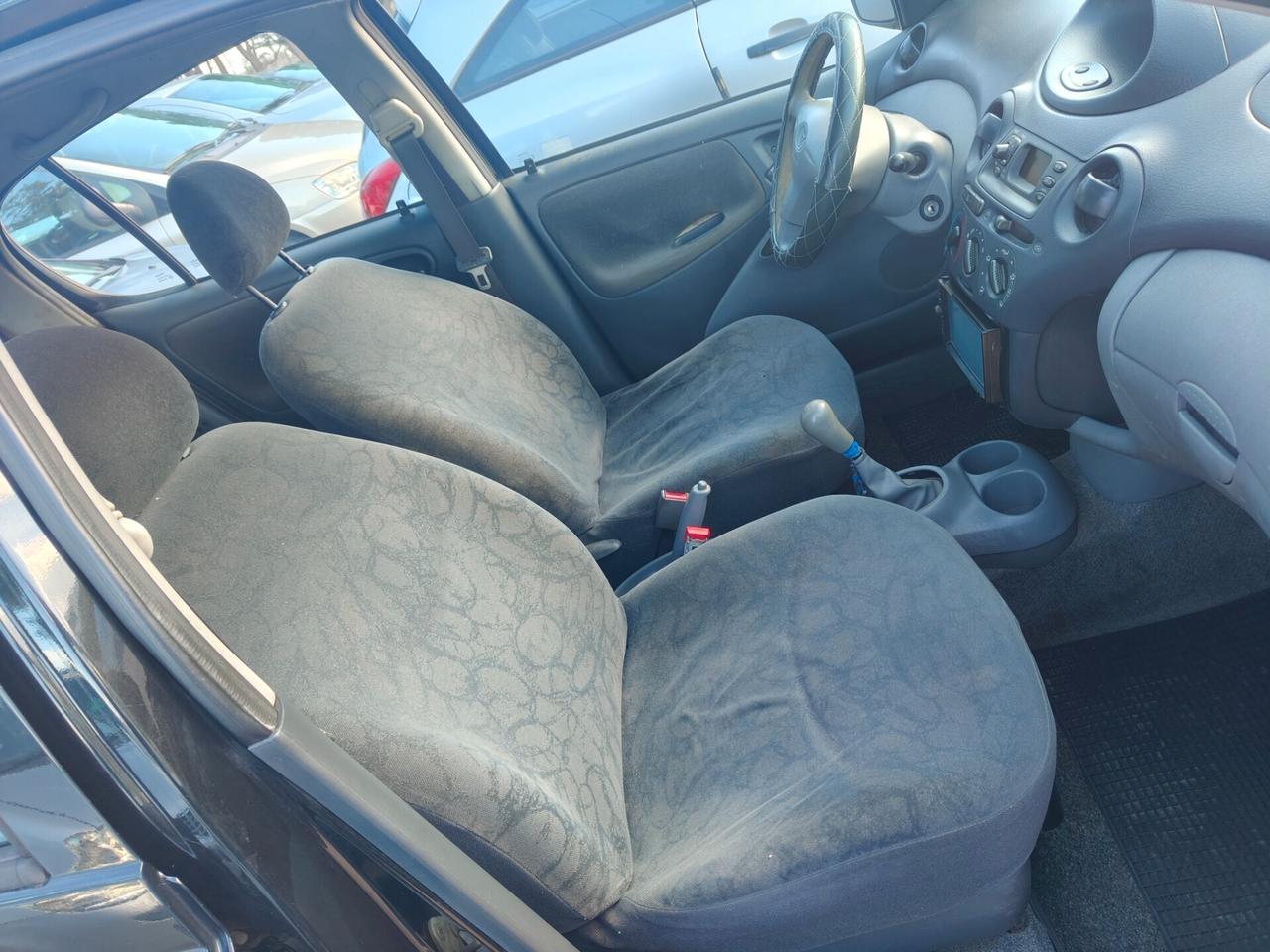 Toyota Yaris 1.0i 5 porte