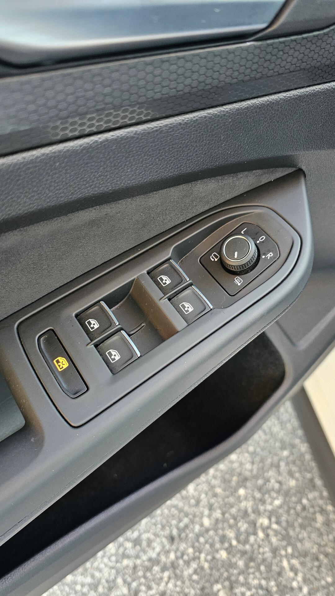 Volkswagen Golf GTI 2.0 245CV TSI DSG IQ LIGHT 19' LED PERLA