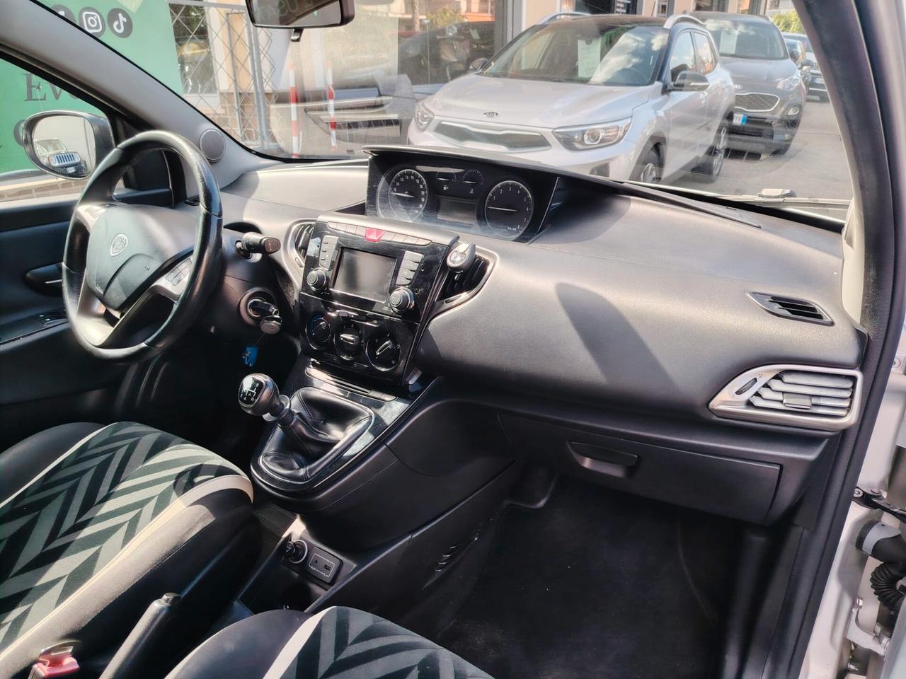 Lancia Ypsilon 1.2 69 CV 5 porte Gold