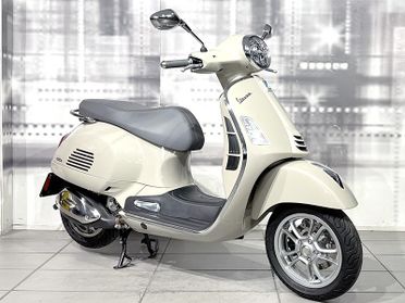 Piaggio Vespa GTS 300 HPE
