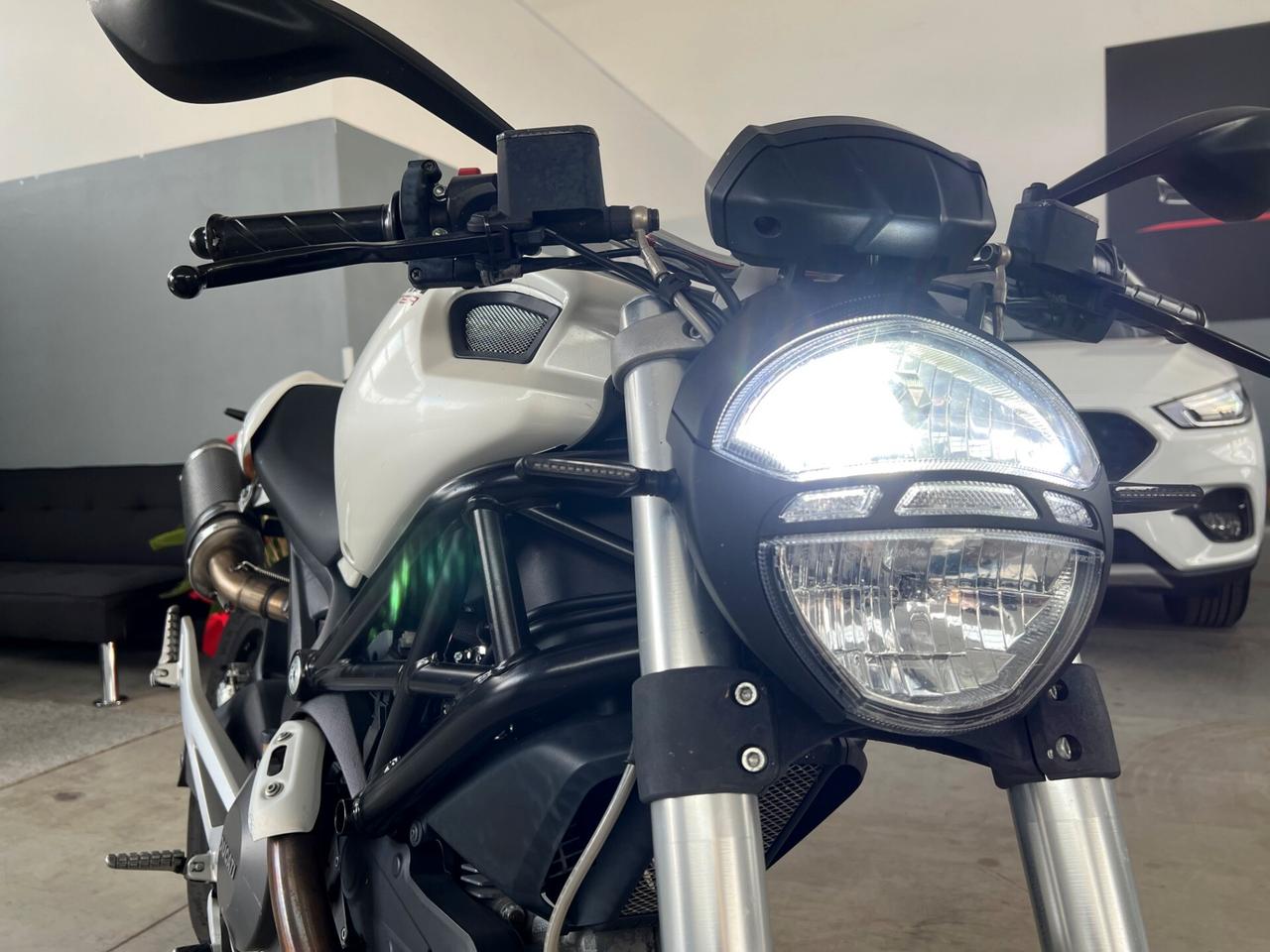 Ducati Monster 696 (impeccabile)