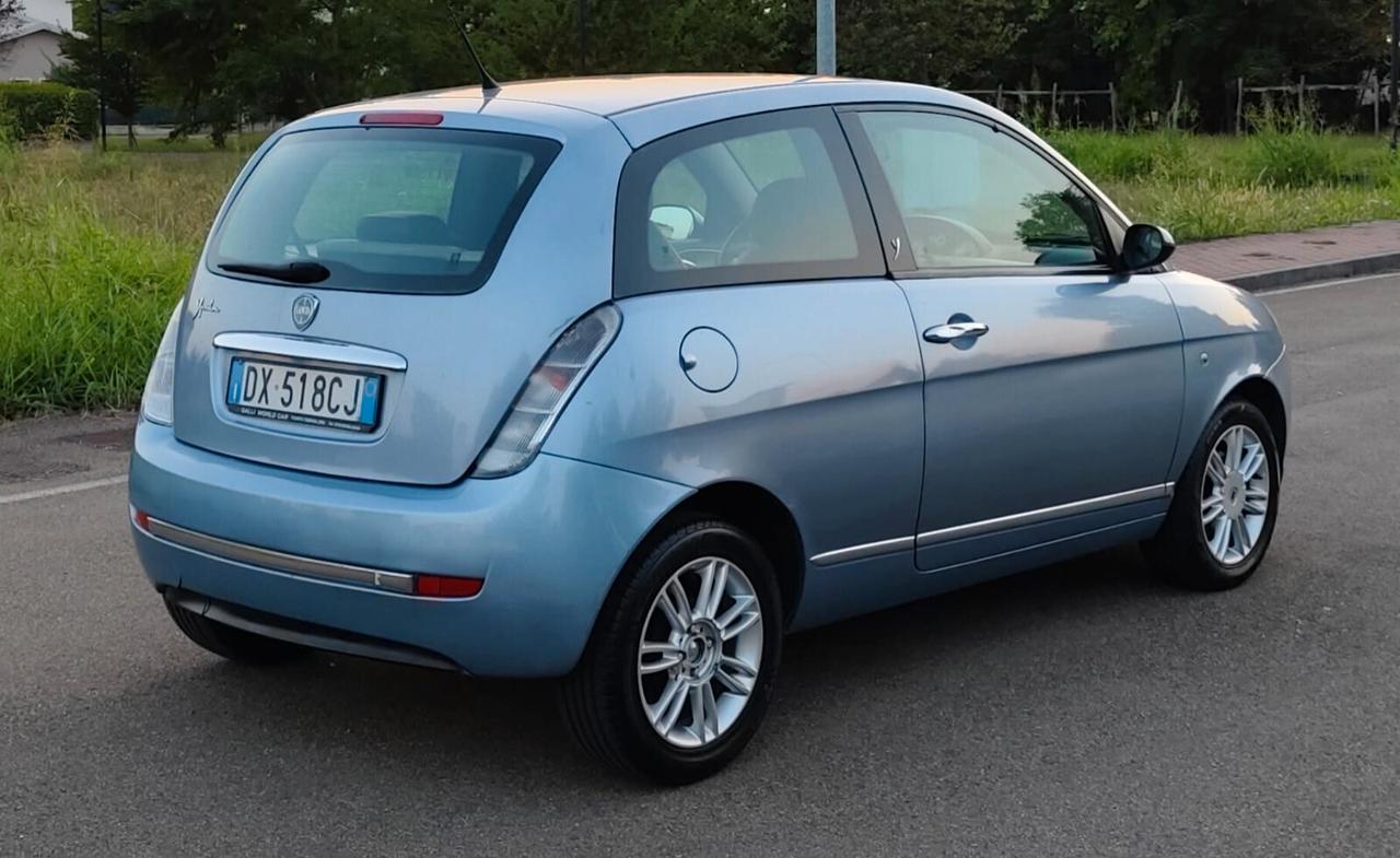 Lancia Ypsilon 1.3 MJT 90 CV Platino