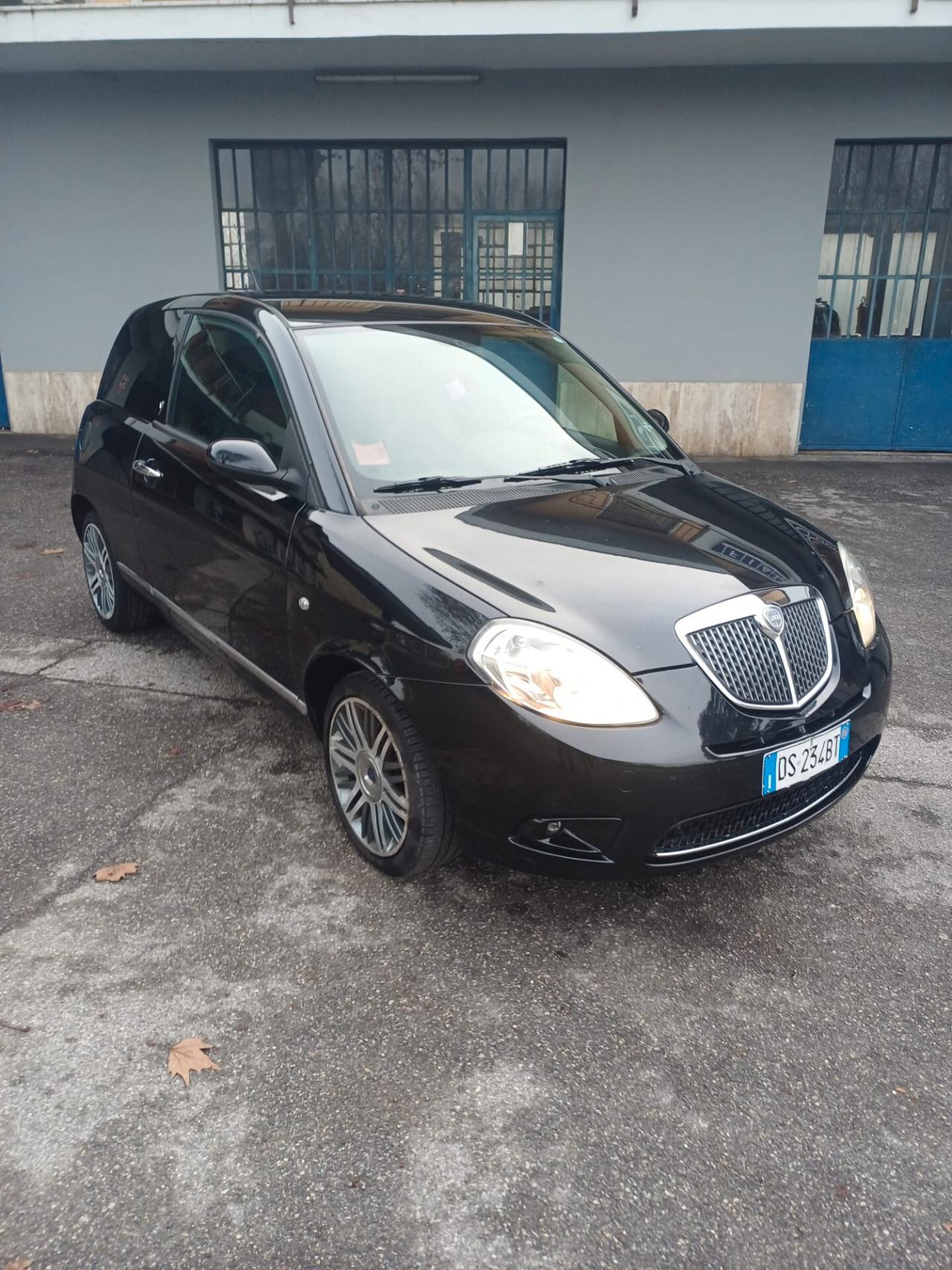 Lancia Ypsilon 1.2 Platino MODA MILANO