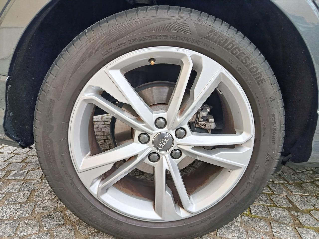 Audi Q3 S Line 2.0 35 TDI #8385