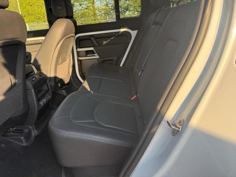 Land Rover Defender 110 3.0D I6 200 CV AWD Auto X-Dynamic SE