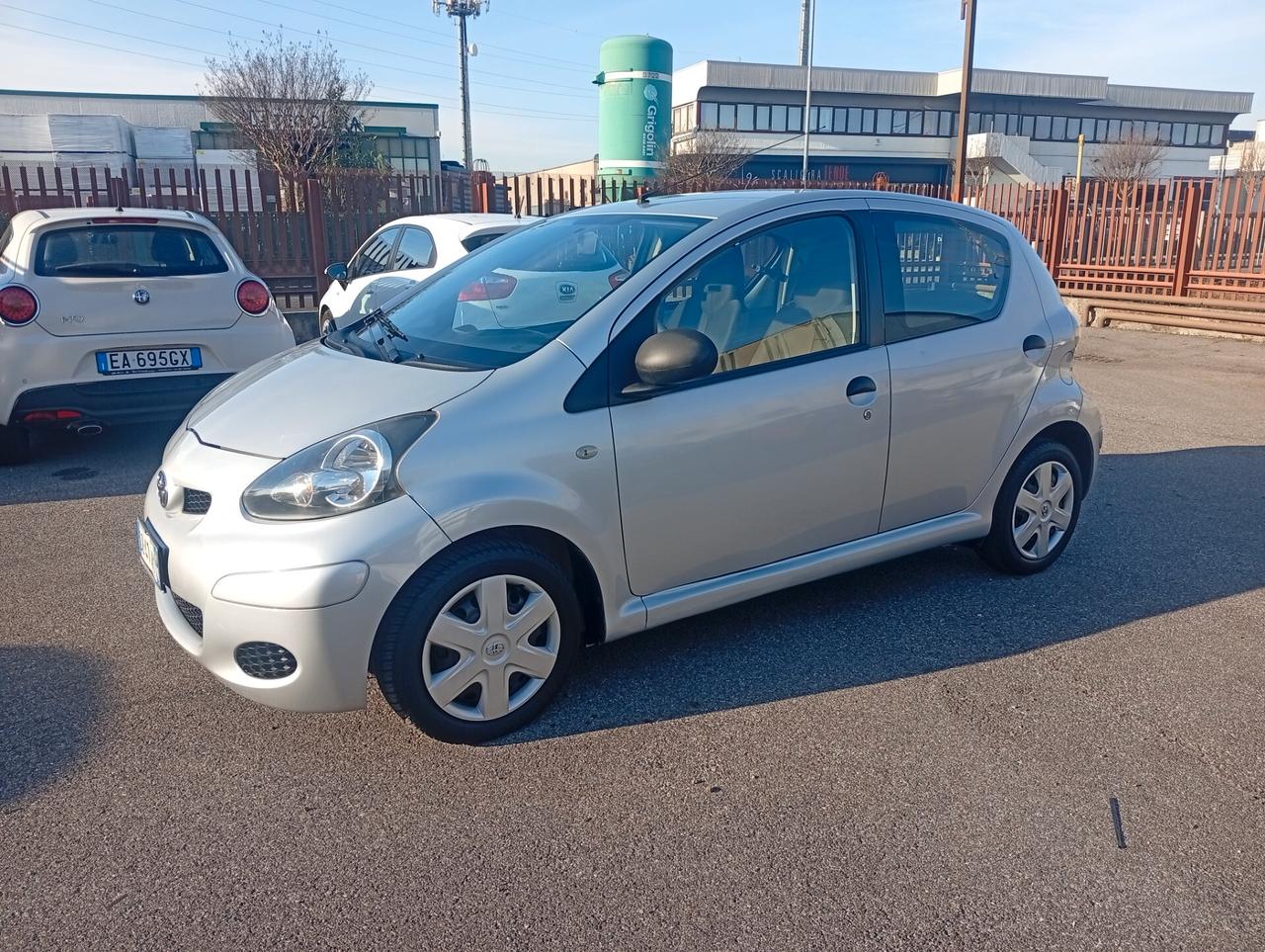 Toyota Aygo 1.0 12V VVT-i 5 porte Sol NEOPATENTATI OK