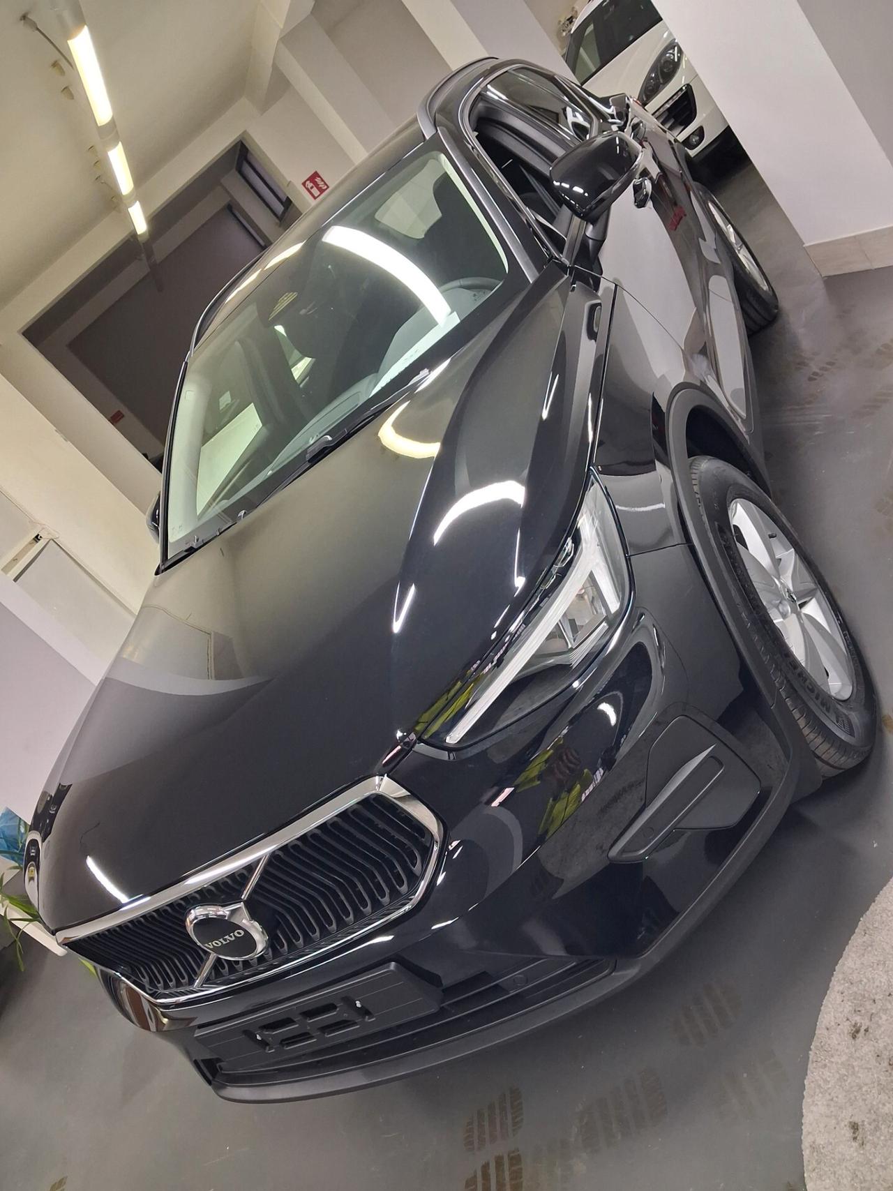 Volvo XC40 B3 automatico Essential NUOVA