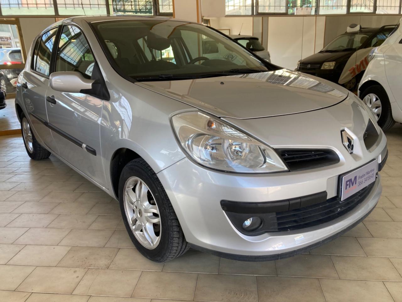 Renault Clio 1200 16 v benzina più gpl e neopatentati