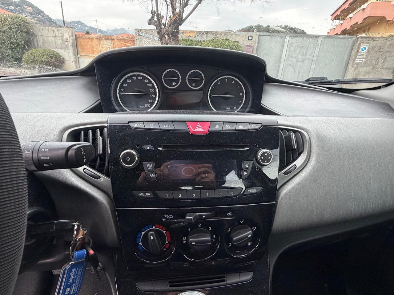 Lancia Ypsilon 1.2 69 CV 5 porte Silver