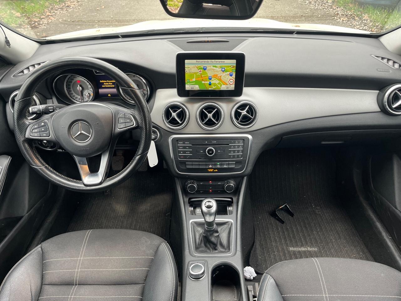 Mercedes-benz CLA 200 d Premium