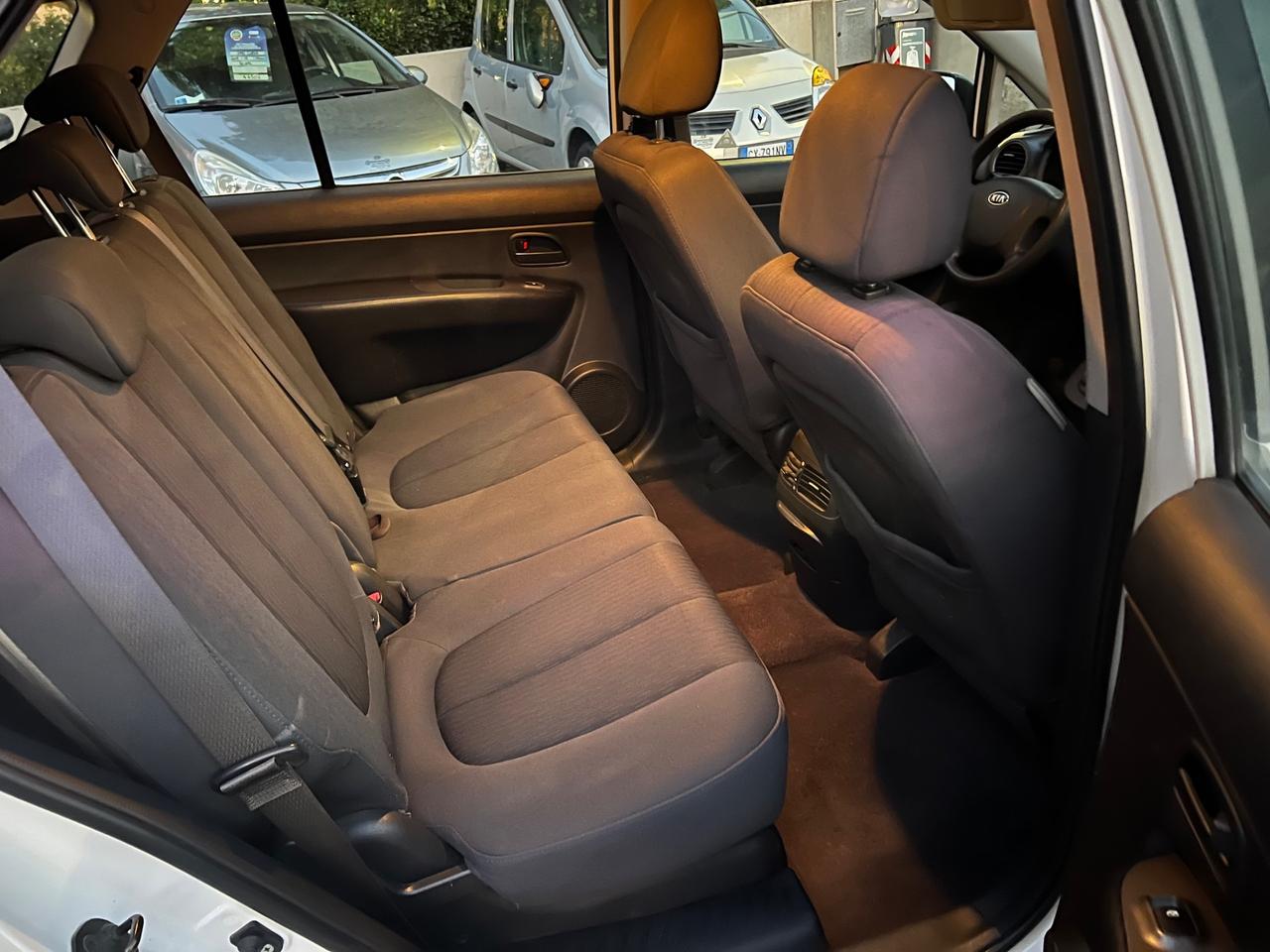 Kia Carens 2.0 con GPL CVVT LX Family