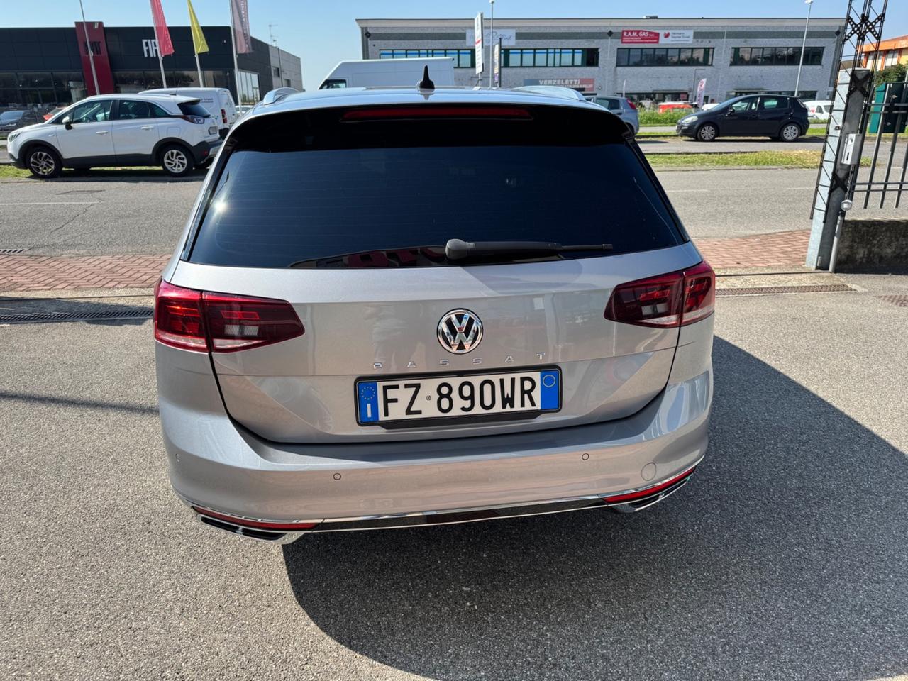 Volkswagen Passat Variant 2.0 TDI SCR EVO DSG Executive R-Line EURO6D TEMP