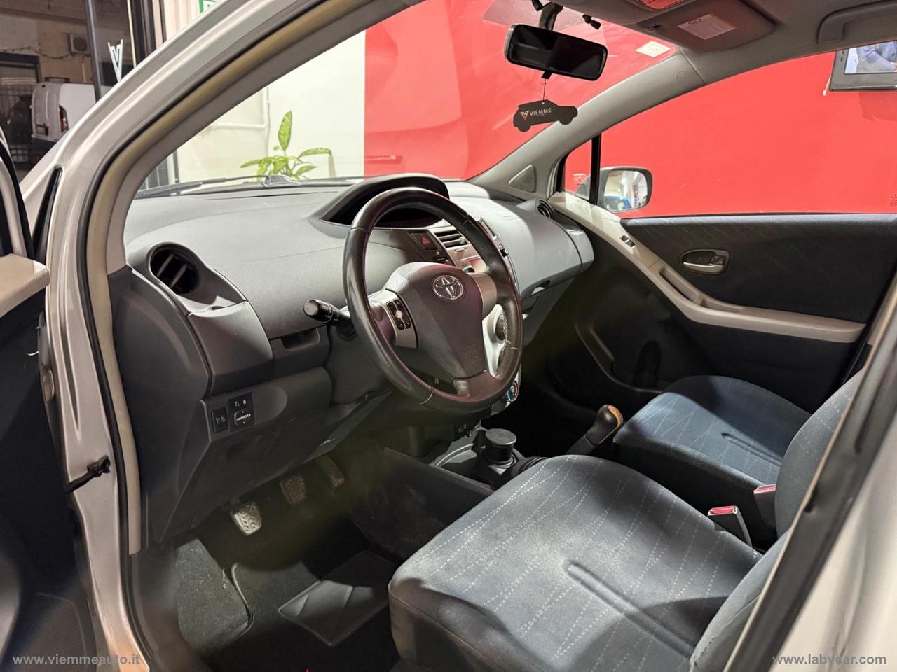 TOYOTA Yaris 1.0 5p. Sol