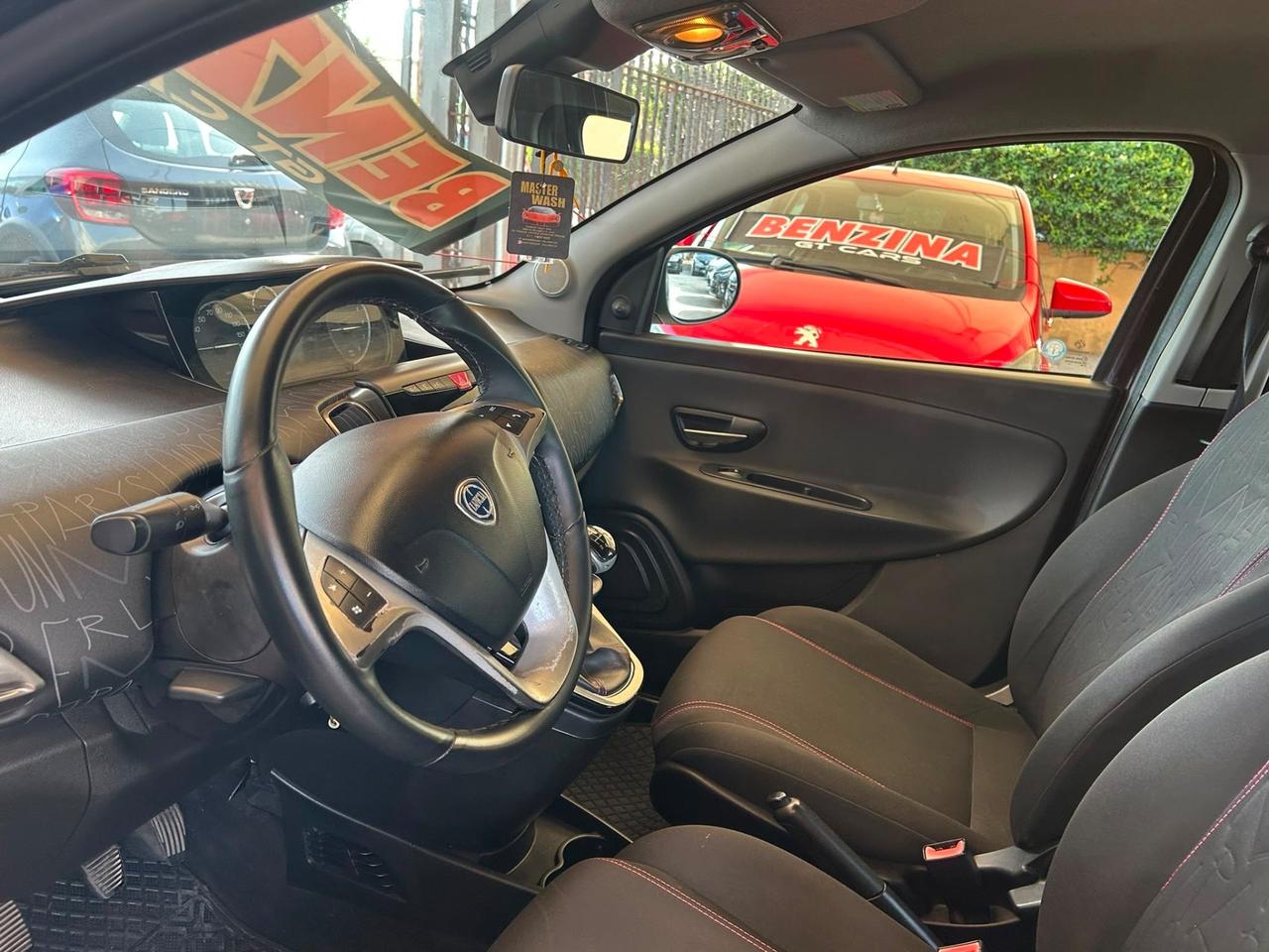Lancia Ypsilon 1.2 69 CV 5 porte Platinum