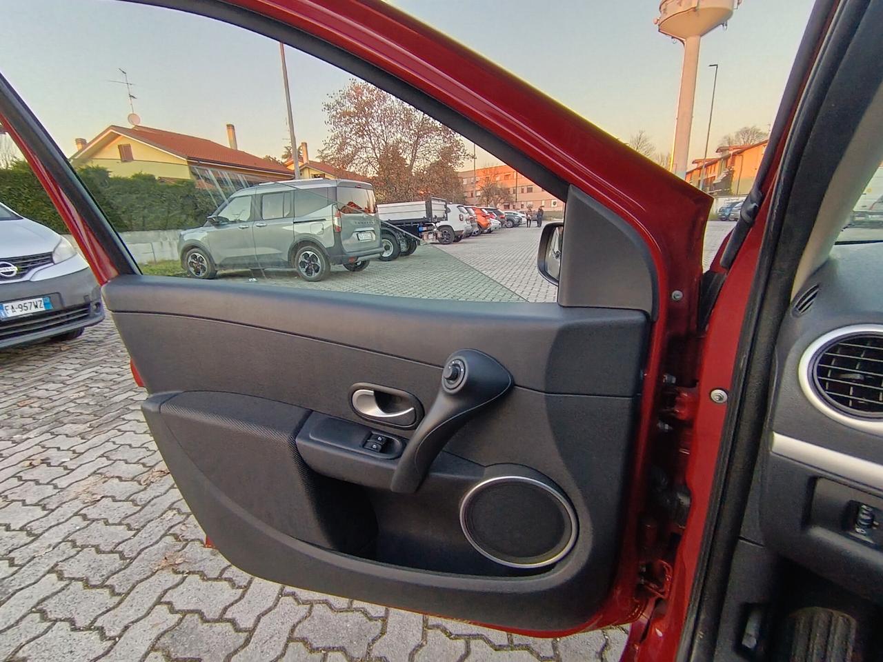 Renault Clio 1.2 16V 5 porte Le Iene