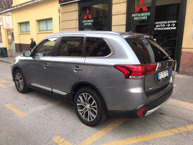 MITSUBISHI Outlander 2.2 DI-D 4WD Instyle Plus Navi