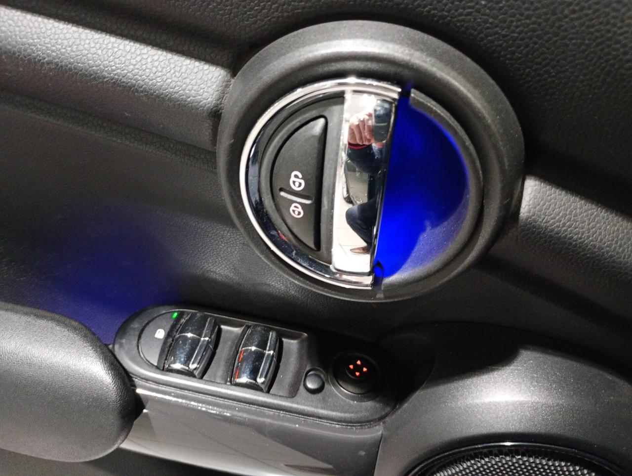 Mini Cooper D 1.5 5P