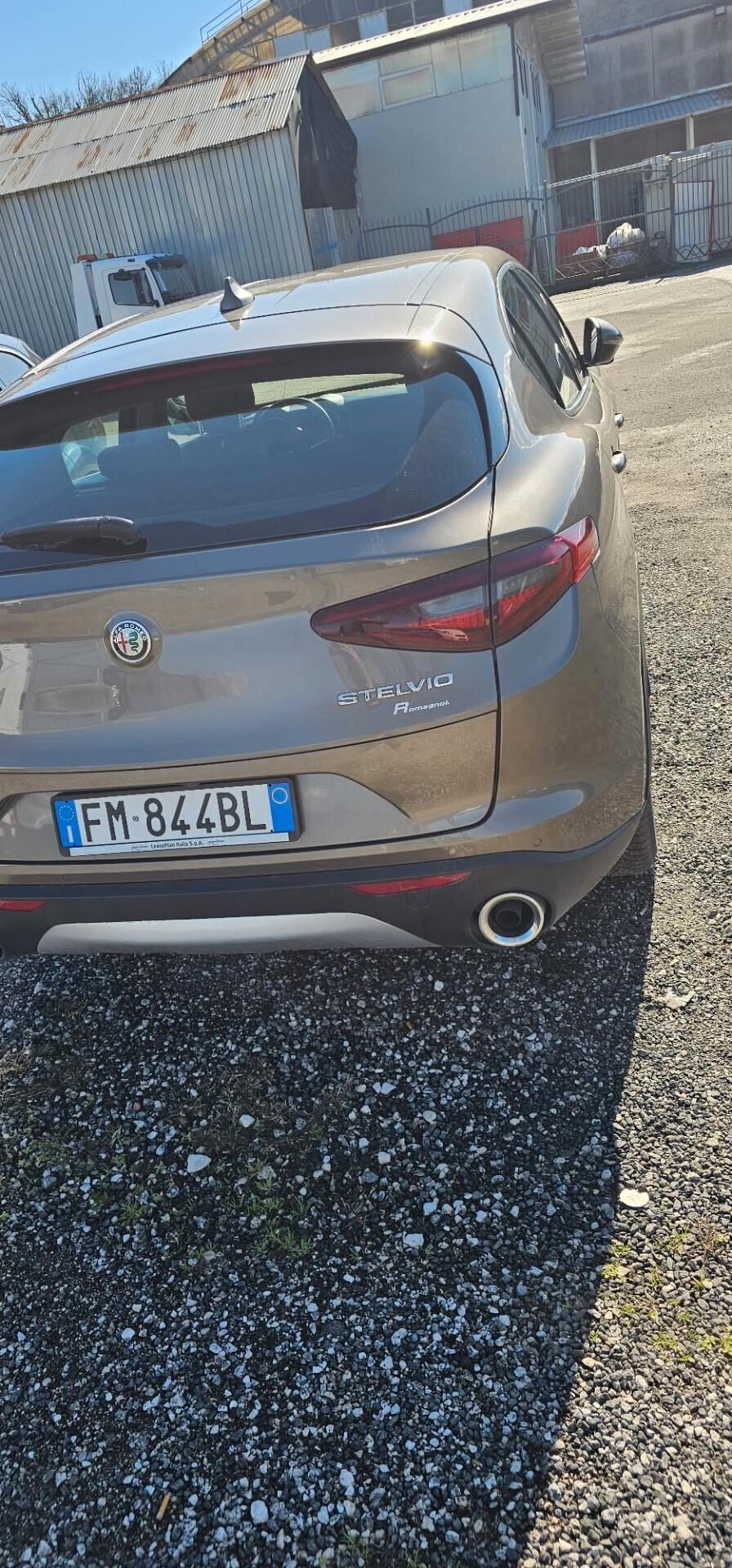 Alfa Romeo Stelvio 2.2 Turbodiesel 180 CV AT8 Q4 Business