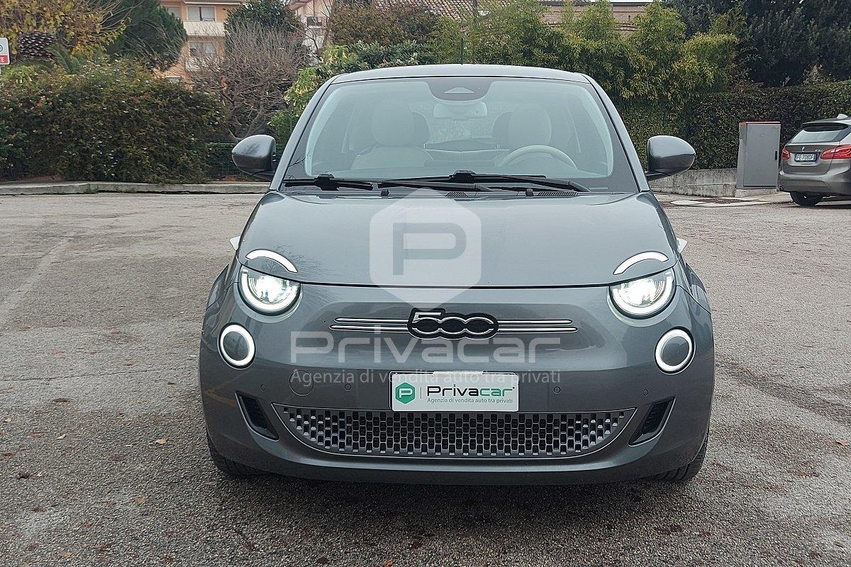 FIAT 500e Berlina 42 kWh La Prima