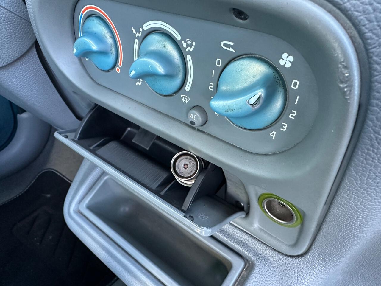 Renault Twingo 1.2i cat Authentique Neopatentati