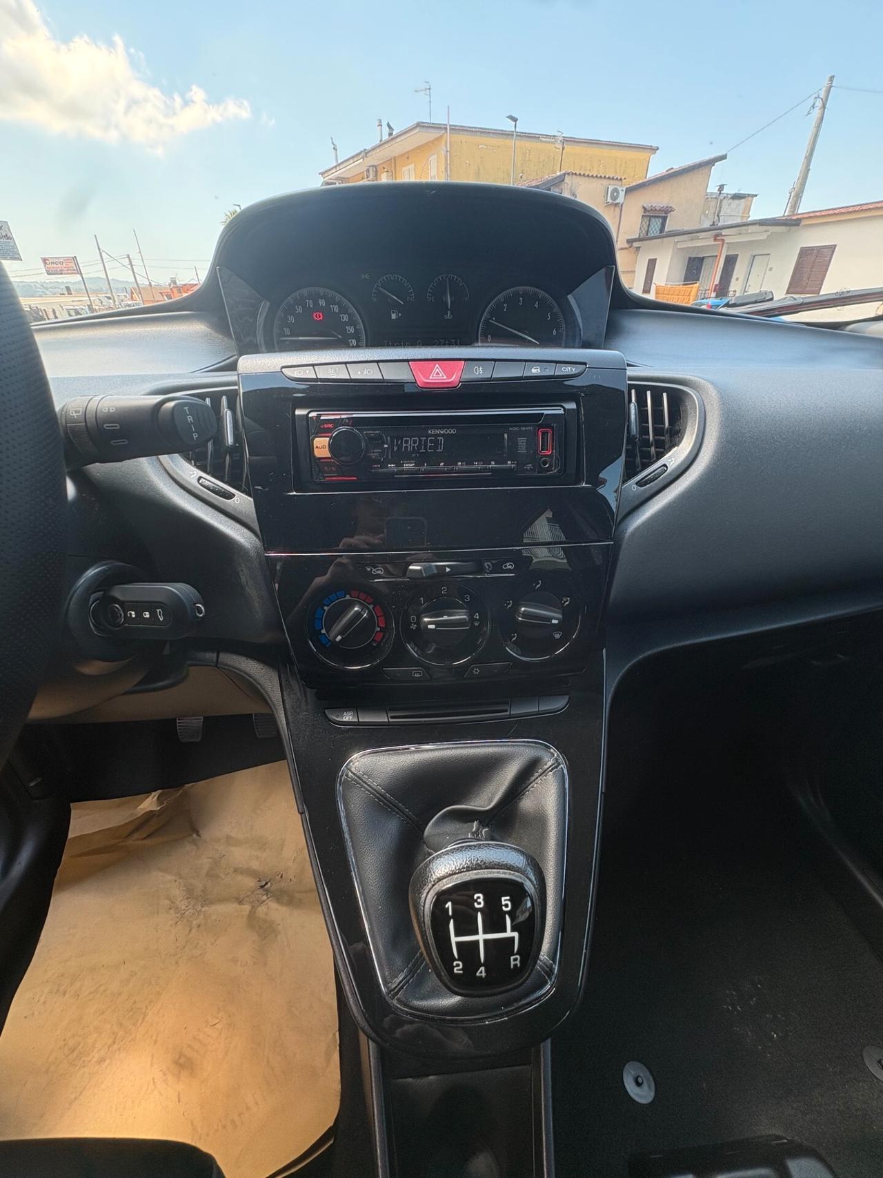 Lancia Ypsilon 1.2 69 CV 5 porte Silver