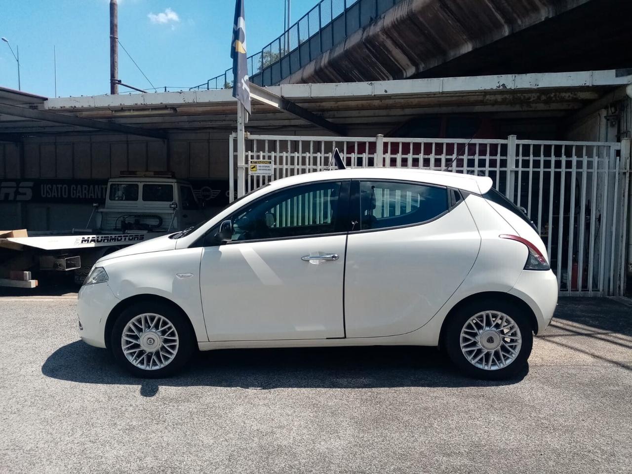 Lancia Ypsilon 0.9 TwinAir 85 CV 5 porte S&S Platinum