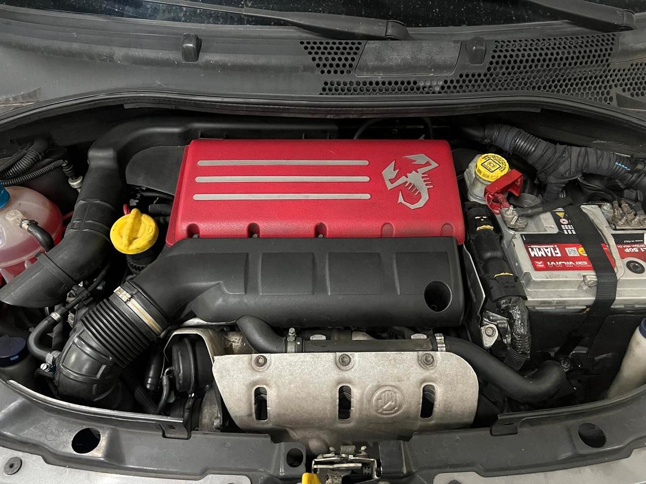 Abarth 500 C 1.4 Turbo T-Jet MTA Bicolore