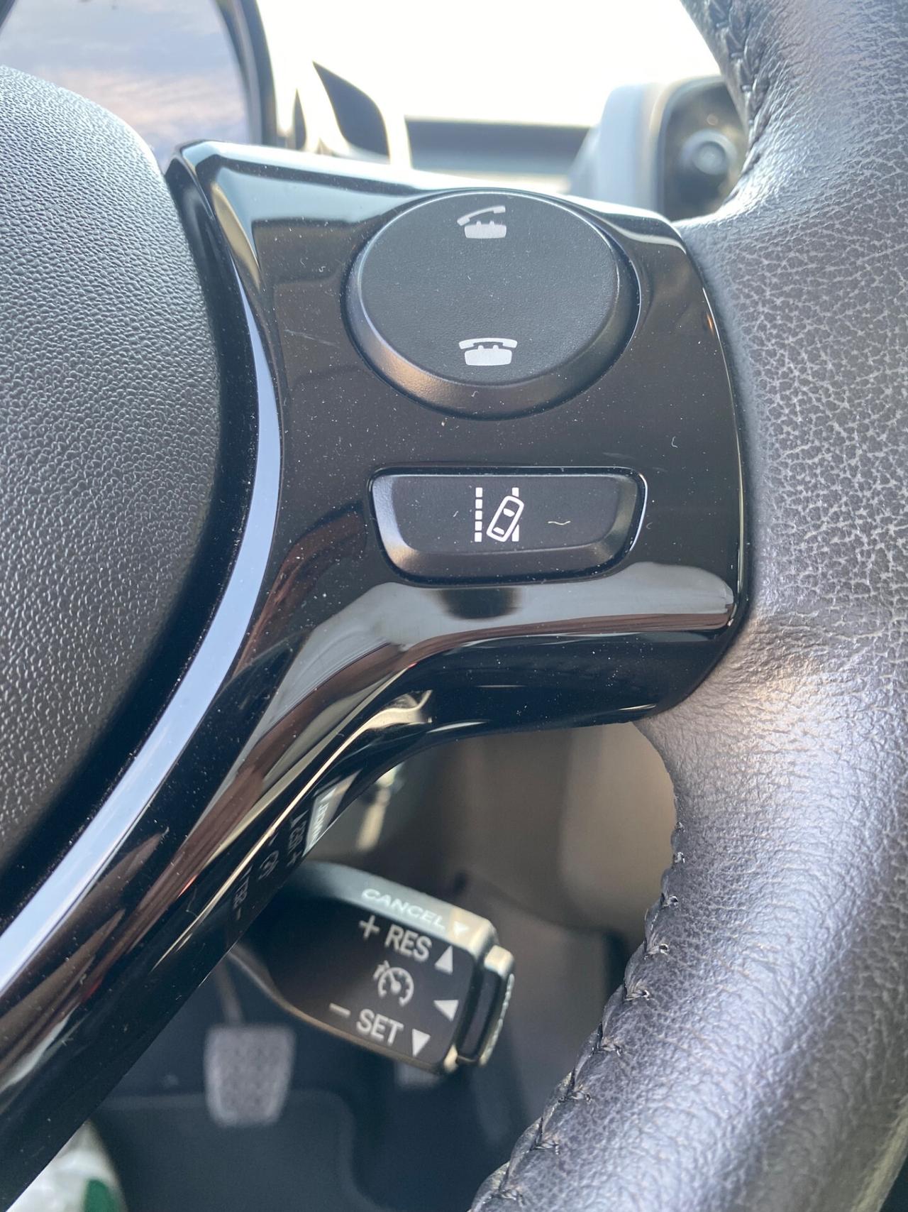 Toyota Aygo Connect 1.0 VVT-i 72 CV 5 porte x-clusiv