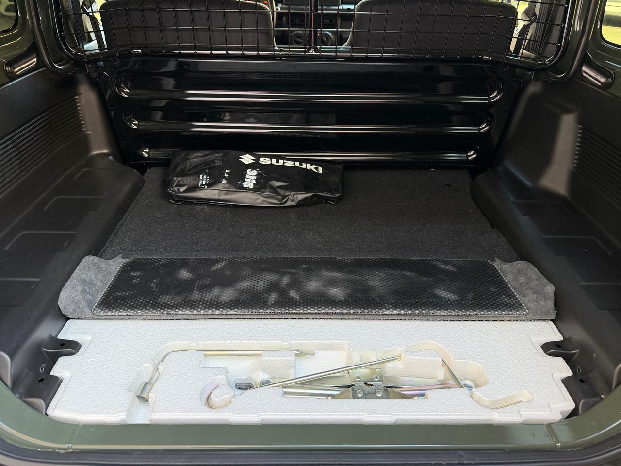 Suzuki Jimny 1.5 5MT PRO Autocarro