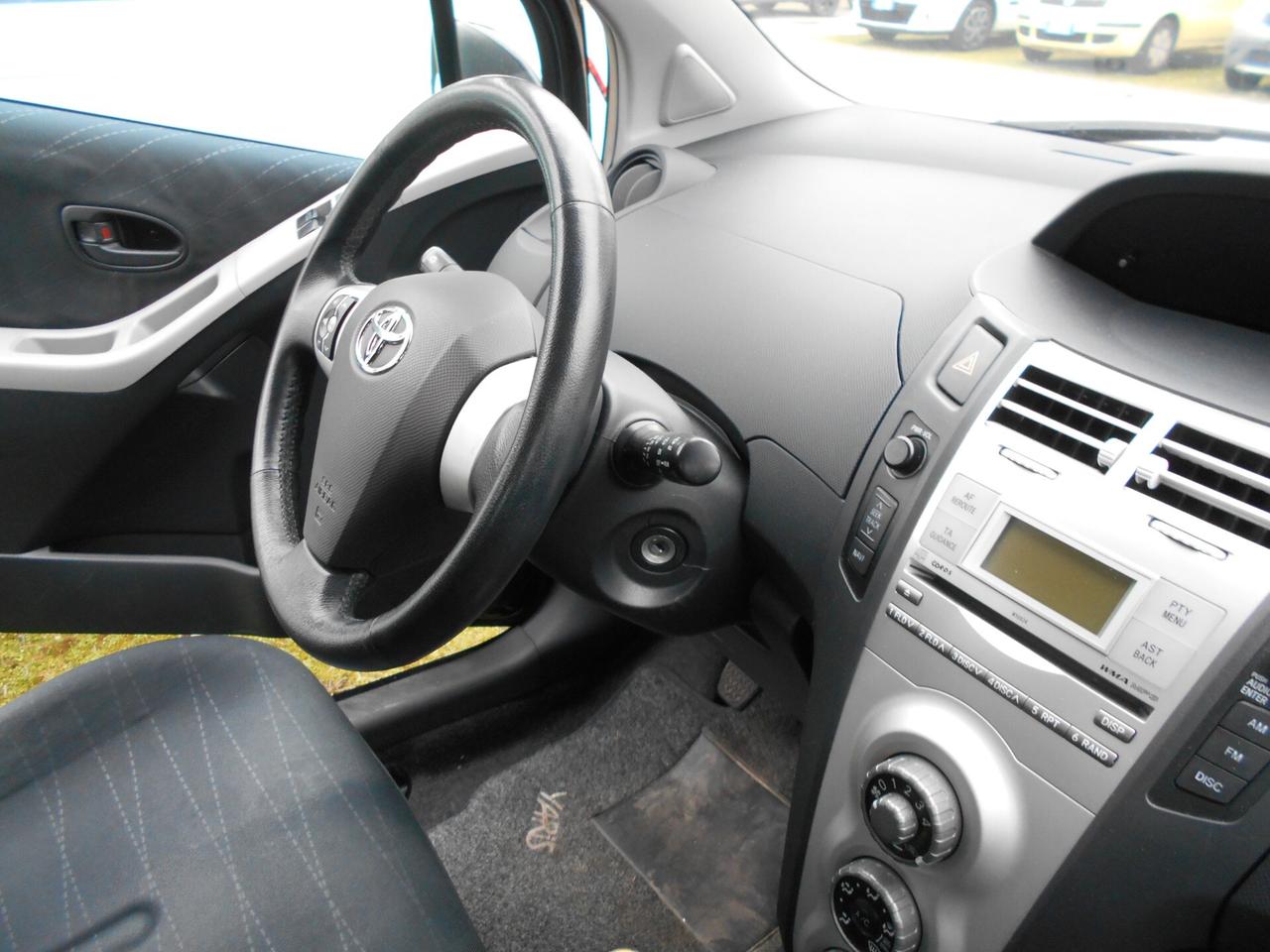 TOYOTA YARIS 1.3 5P