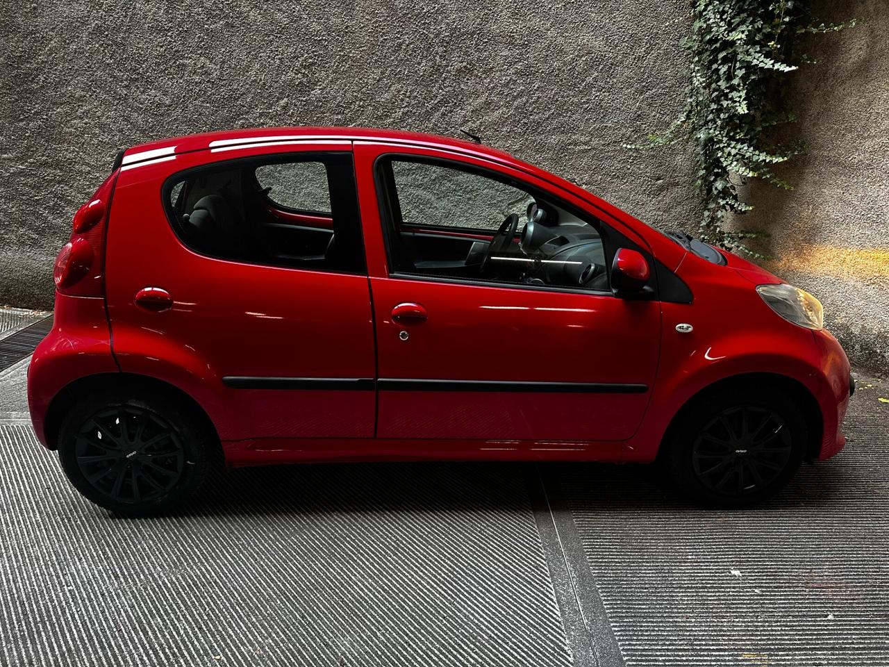 Peugeot 107 1.0 68CV 5p. Sweet Years 2Tronic