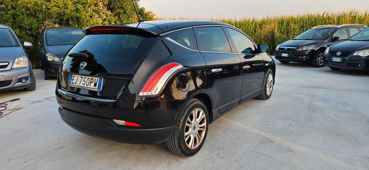 Lancia Delta 1.6 MJT DPF 105 CV Silver
