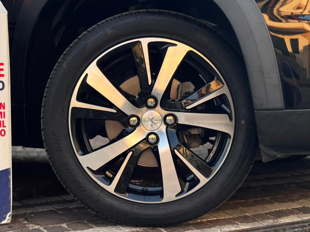 Peugeot 2008 BlueHDi 100 S&S Allure