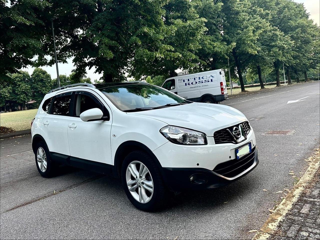 Nissan Qashqai. . 7 POSTI
