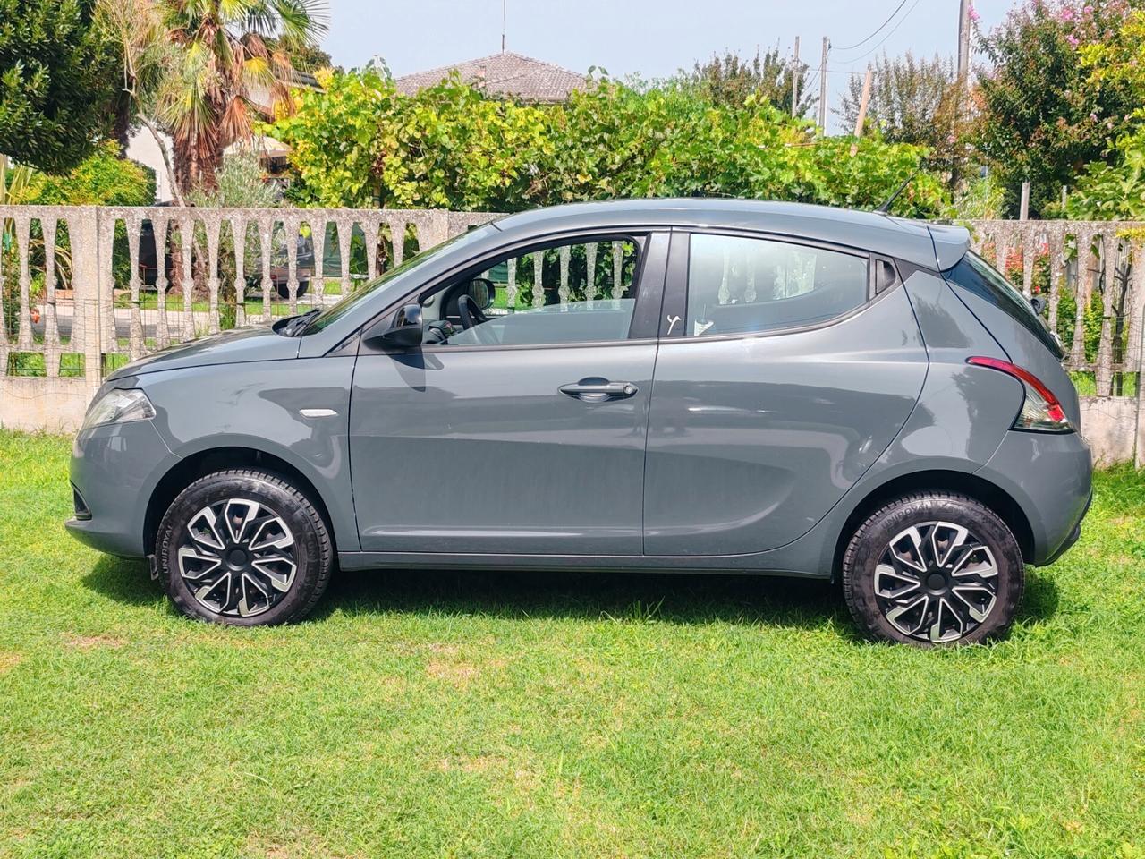 Lancia Ypsilon 0.9 TwinAir 85 CV 5 porte Metano
