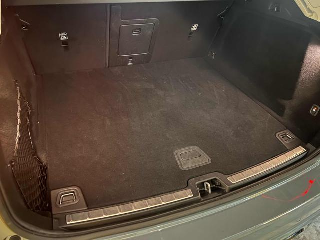 VOLVO XC60 2.0 B4 (d) R-design Dark Plus AWD