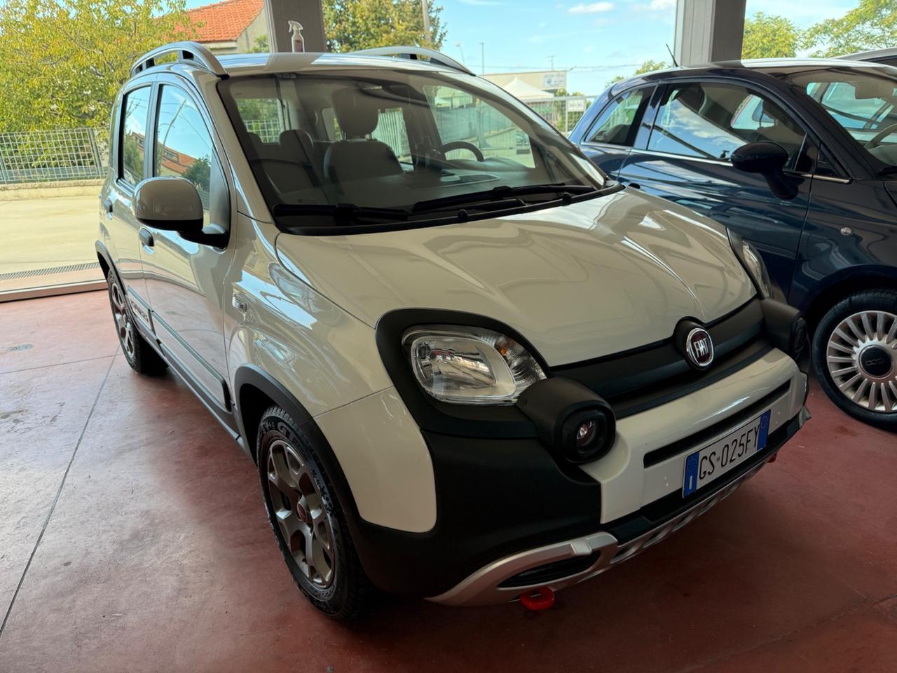Solo da QUALITYCARS PESCARA Fiat Panda 1.0 FireFly S&S Hybrid City Cross