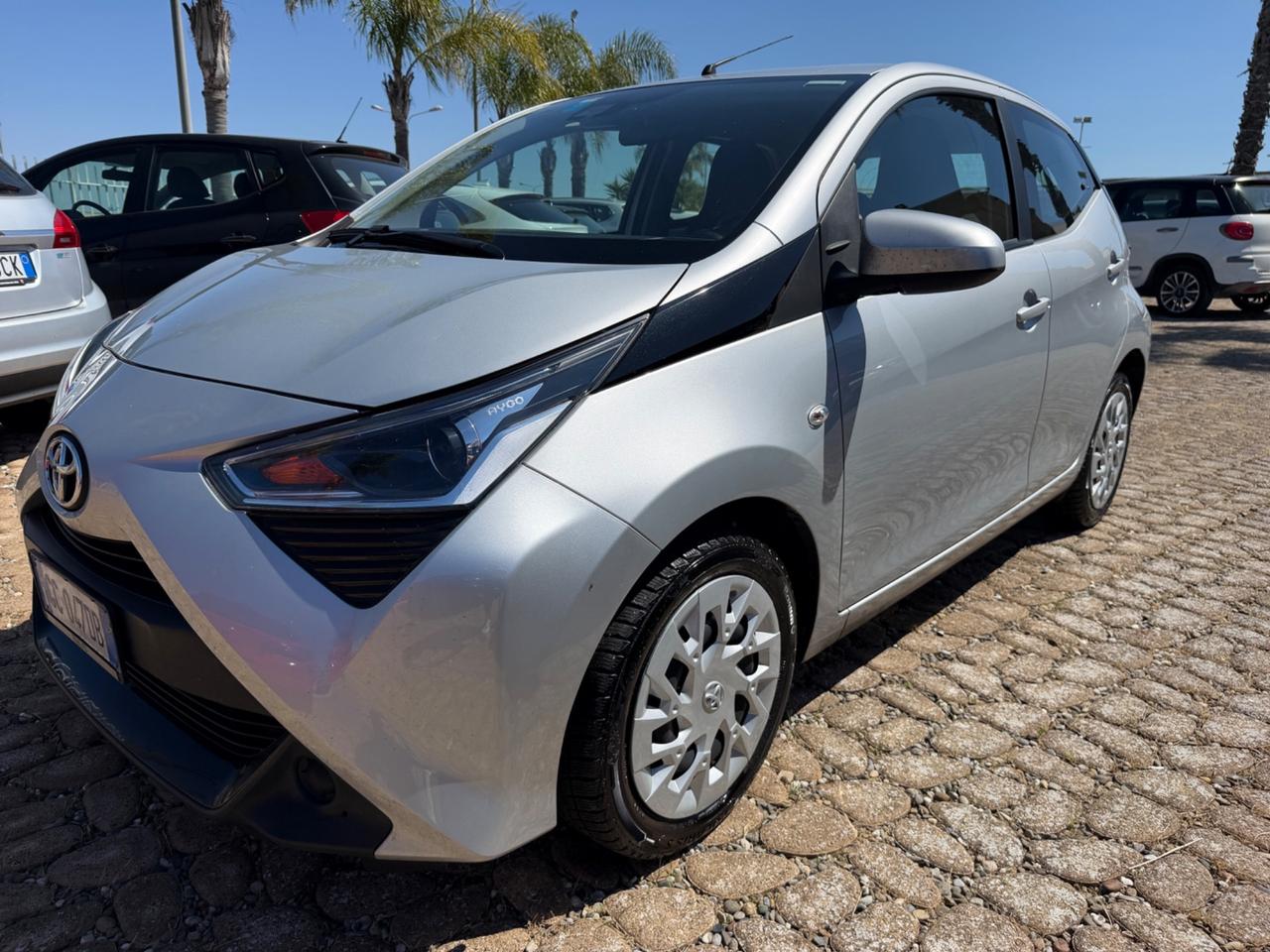 Toyota Aygo Connect 1.0 VVT-i 72 CV 5 porte x-play MMT