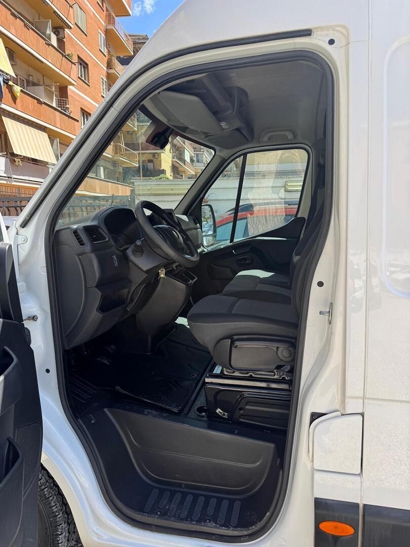 RENAULT Master T35 2.3 dCi 135CV L3H2