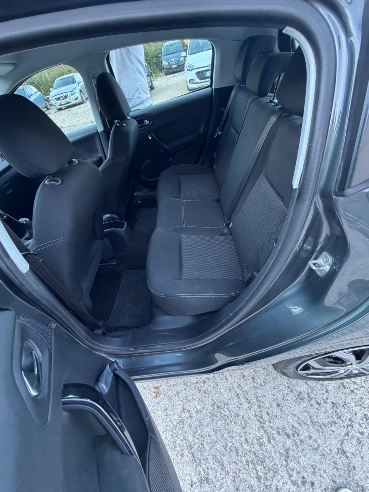 Peugeot 208 PureTech 82 5 porte Allure