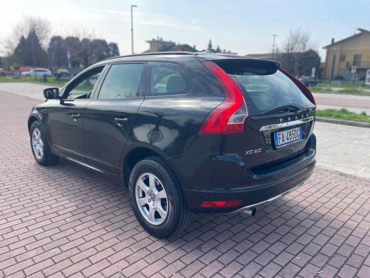 Volvo XC 60 XC60 D3 Geartronic R-design Kinetic