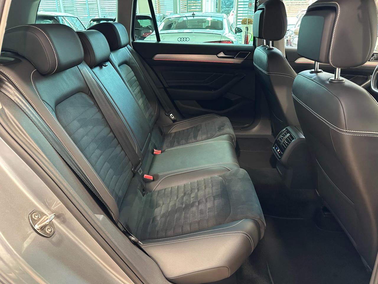 Volkswagen Passat Variant 2.0 tdi Executive 150cv DSG-Camera-Carplay-Keyless-IVA