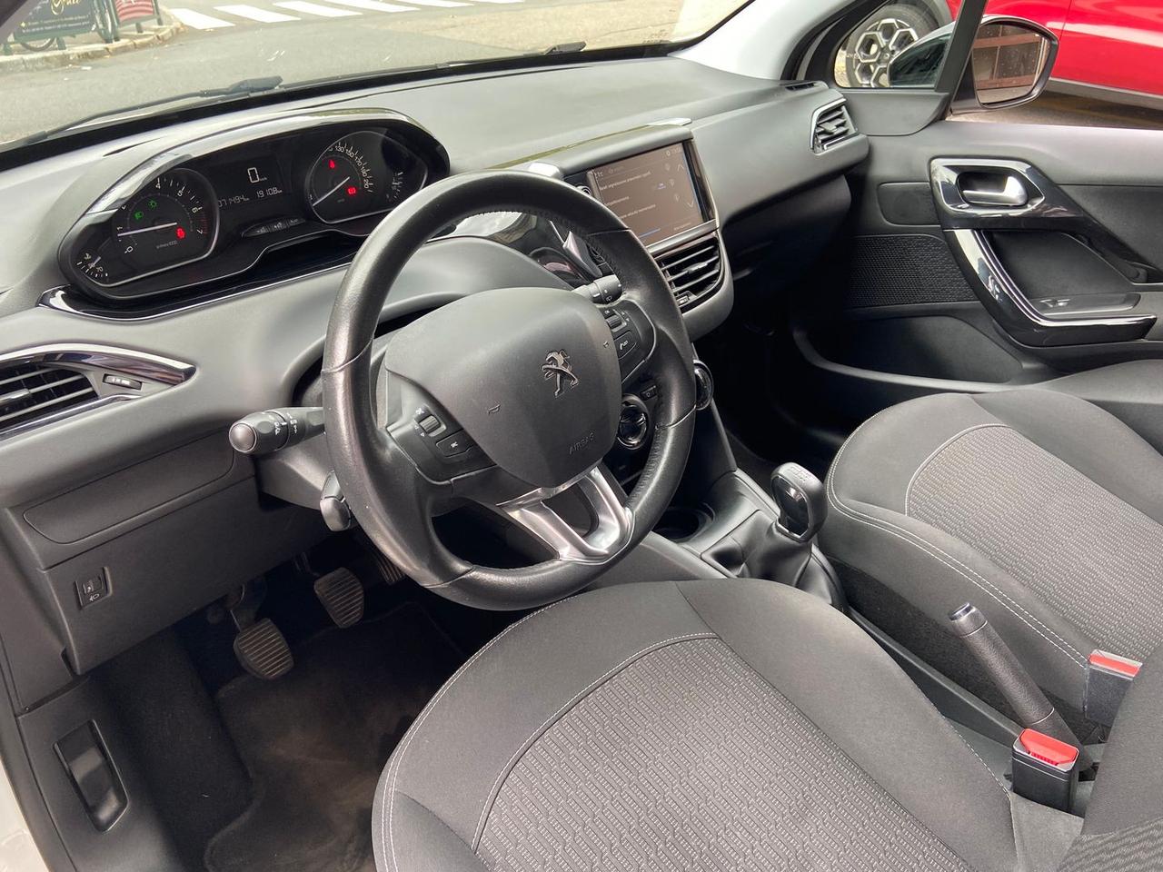 Peugeot 208 Black Line 1.2 PureTech 82 #50393
