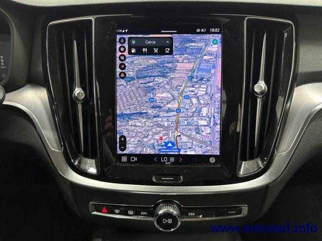 VOLVO V60 B4 (d) automatico Ultimate Dark