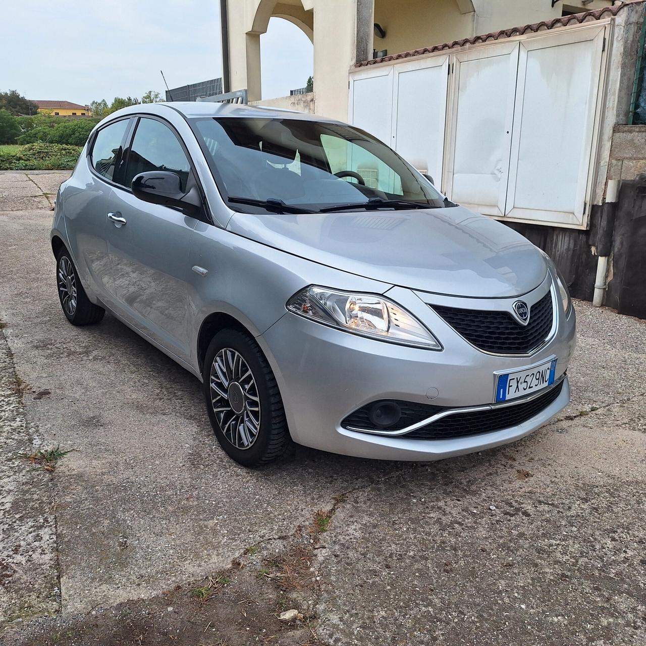 LANCIA YPSILON GARANZIA 12 MESI