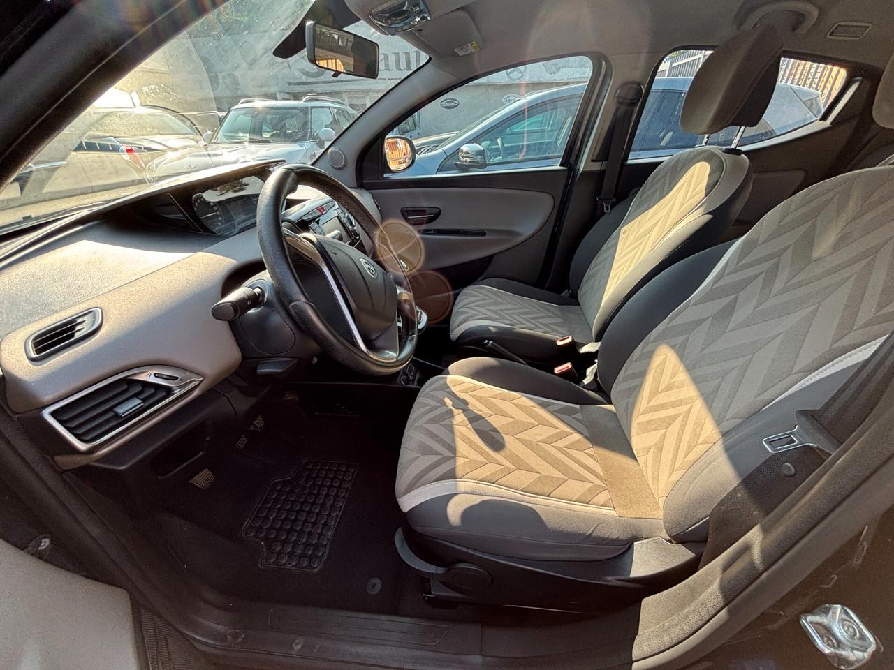 Lancia Ypsilon 1.2 69 CV 5 porte Gold