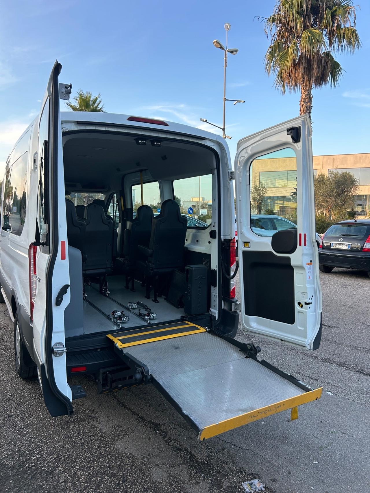 Ford Transit 350 2.0TDCi EcoBlue 130CV 9 posti+pedana disabili