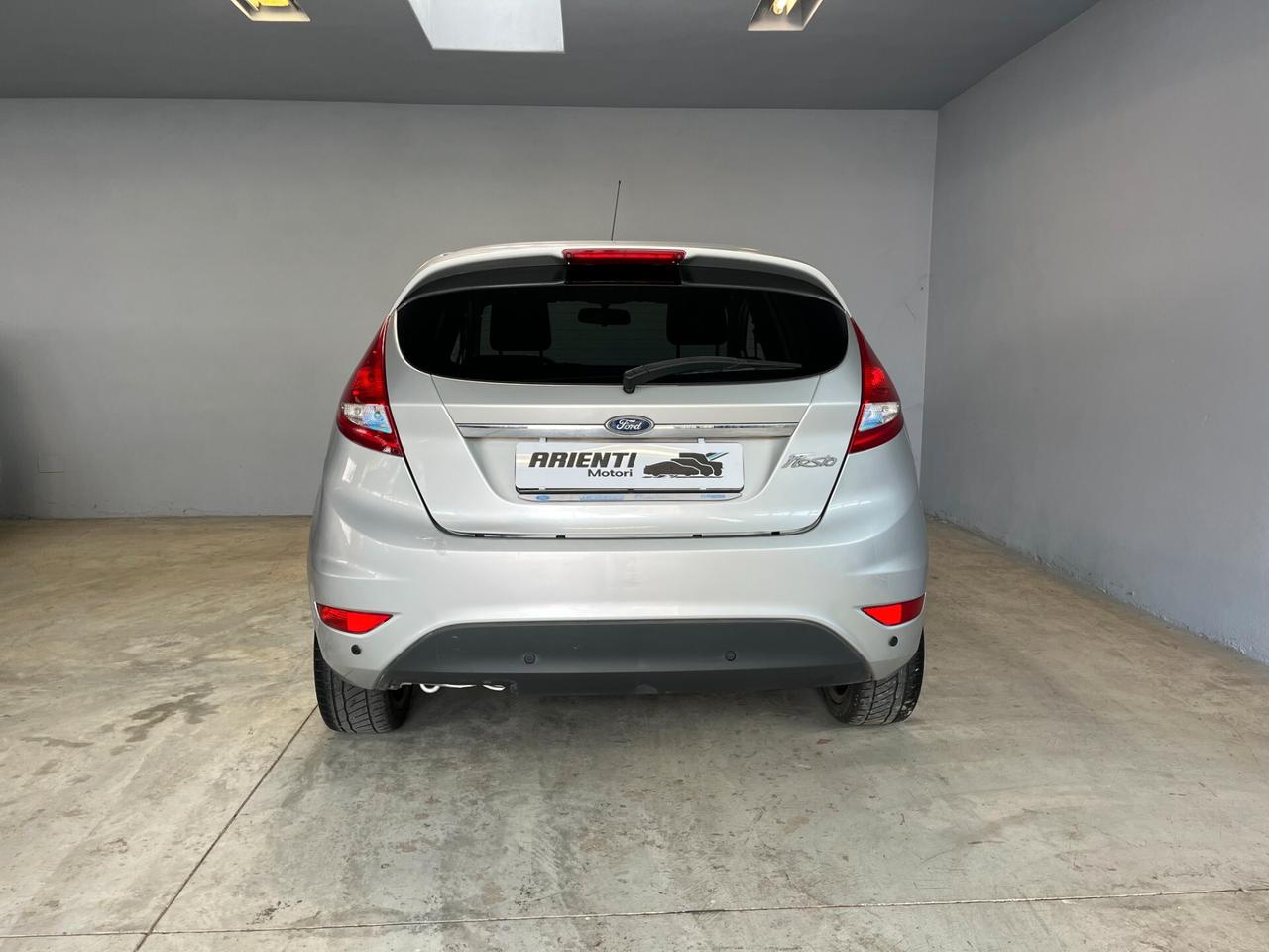 Ford Fiesta 1.2cc TITANIUM 82cv 5 PORTE x NEOPATENTATI