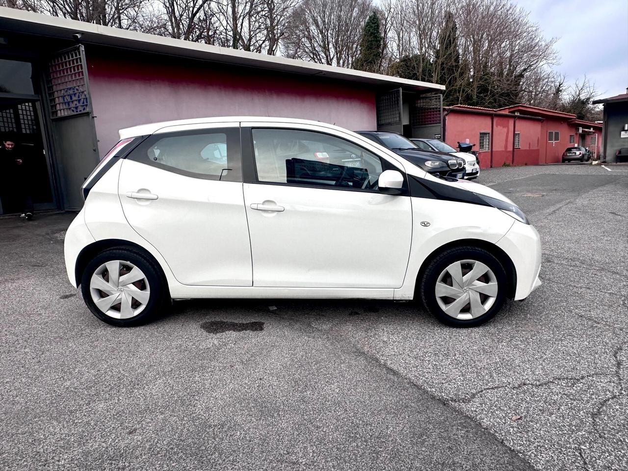 Toyota Aygo 1.0 VVT-i 69 CV 5 porte x-play TSS MMT MEDIA TOUCH SCREEN GARANZIA PERMUTE E RATE